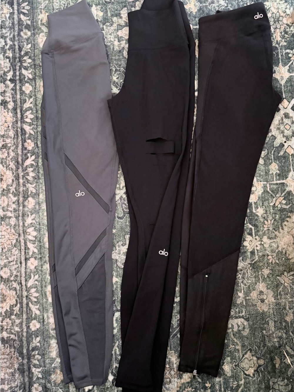 Alo Yoga XS Set 3 undertone, epic mesh and ripped warrior